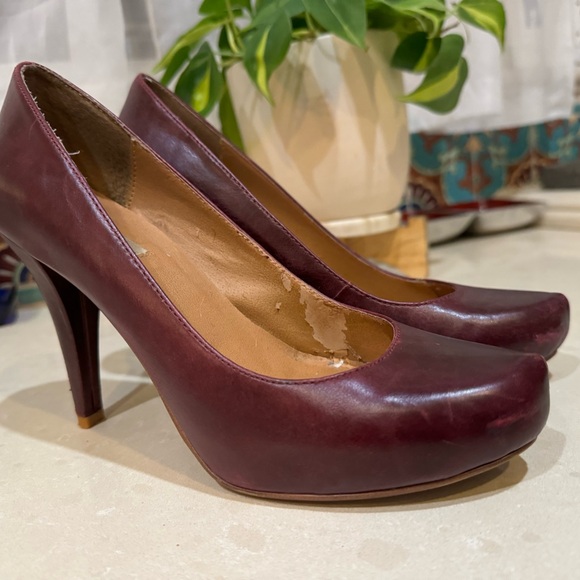 Burgundy High Heels- beautiful Steve Madden - Picture 2 of 3